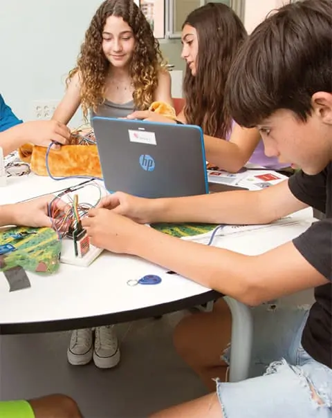Tecnología diseñada para la educación